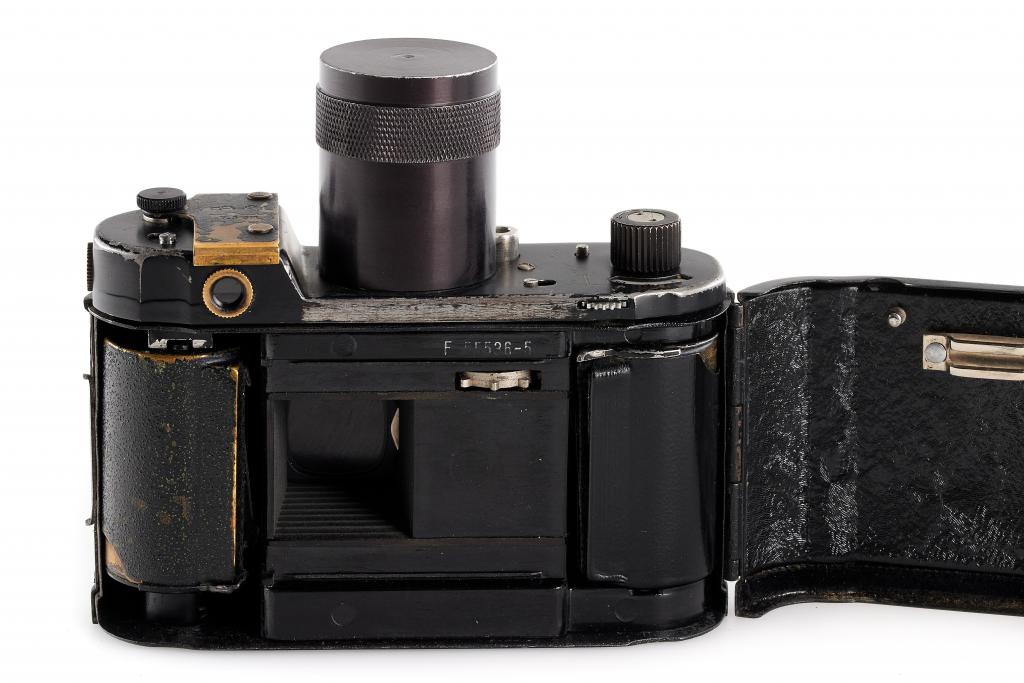 Robot II black 'Luftwaffen-Eigentum' Robot II black 'Luftwaffen-Eigentum'