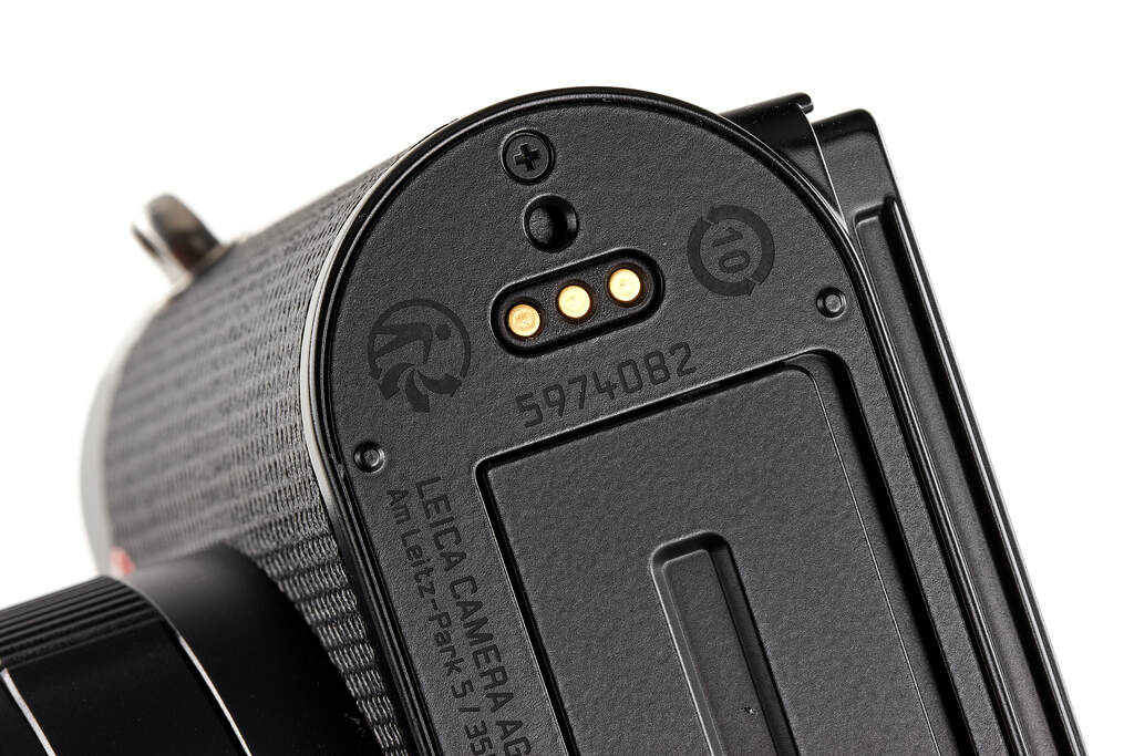 Leica Q3 19080 - like new with one year guarantee