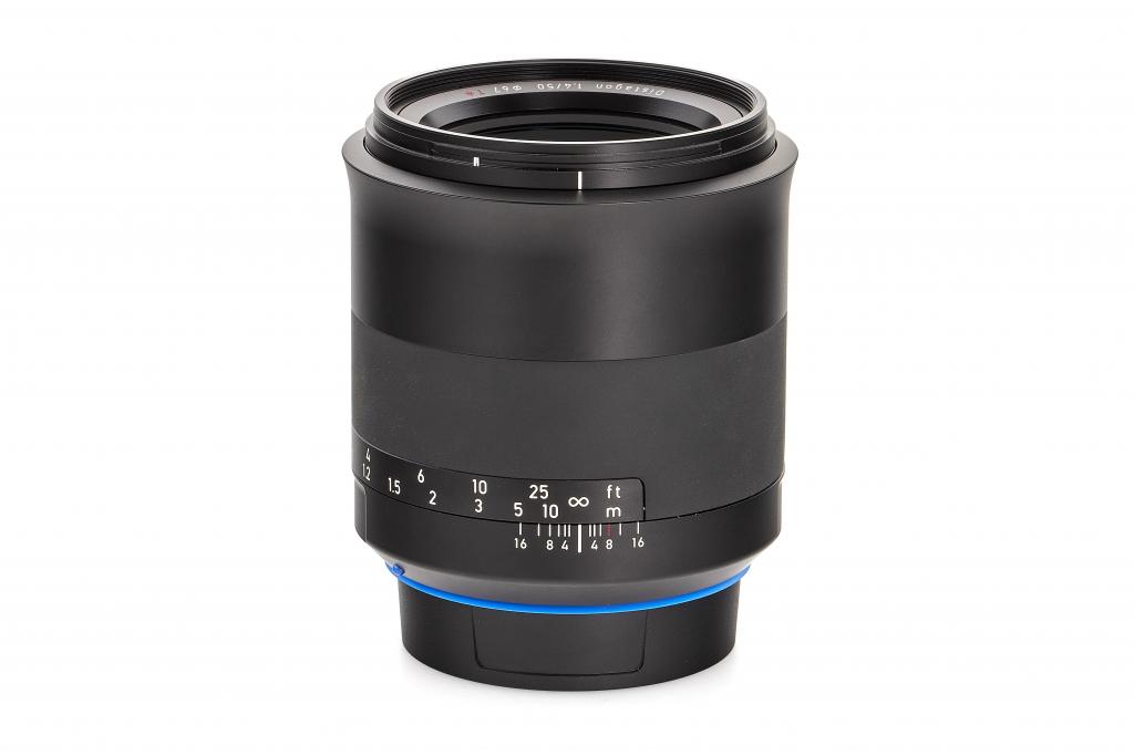 Zeiss Milvus 1:1.4/50mm f. Canon (inkl. Sonnenblende) Zeiss Milvus 1:1.4/50mm f. Canon (inkl. Sonnenblende)