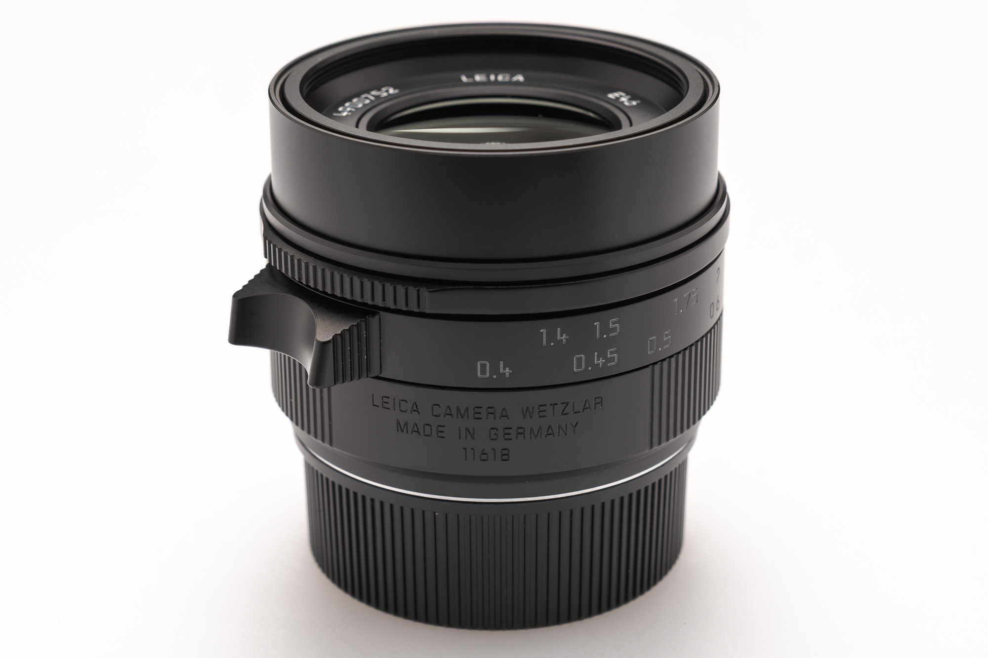 Leica 28mm Summicron-M f/2 ASPH., Black Anodized Leica 28mm Summicron-M f/2 ASPH., Black Anodized