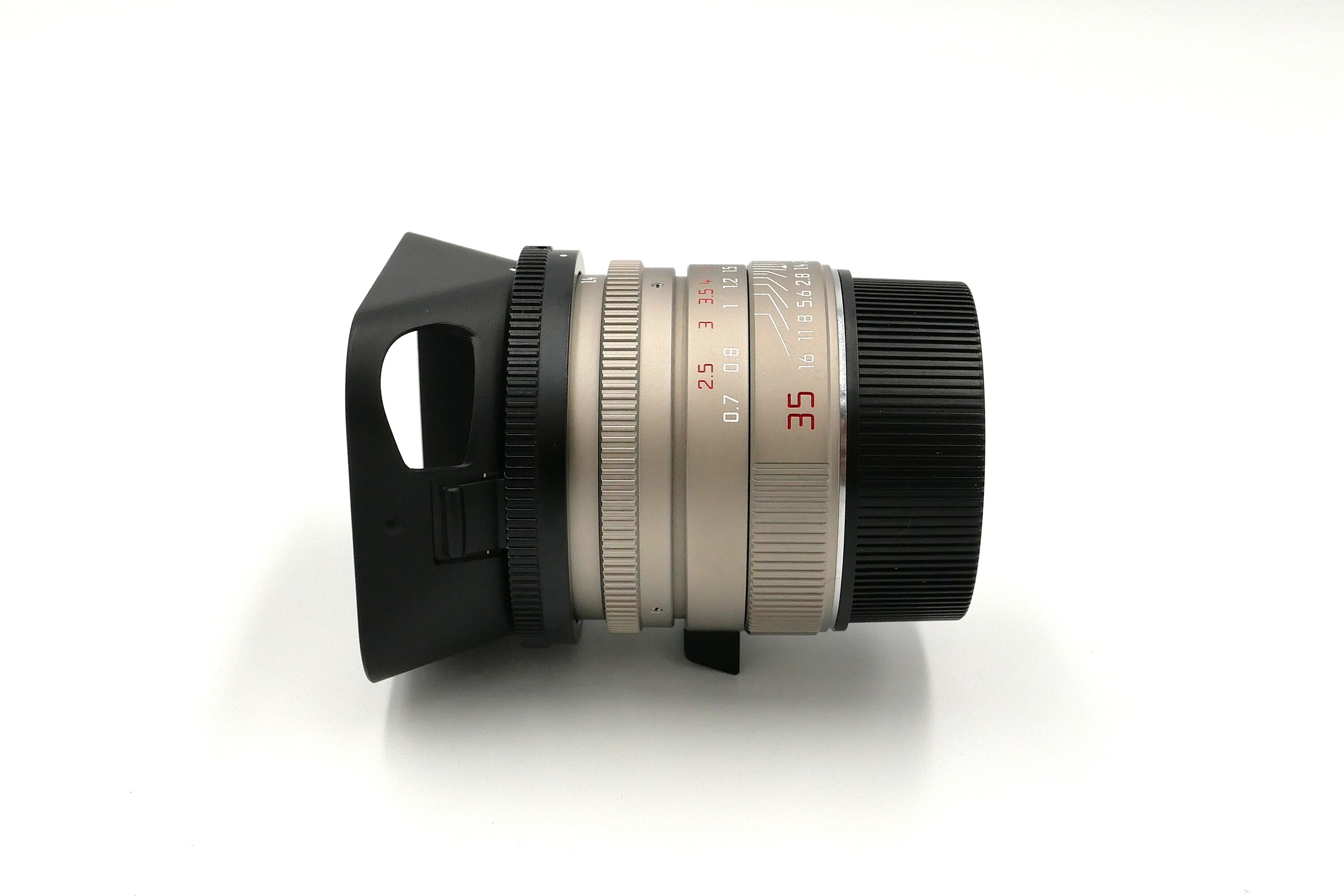 Leica Summilux-M 35mm f1.4 ASPH, Titanium