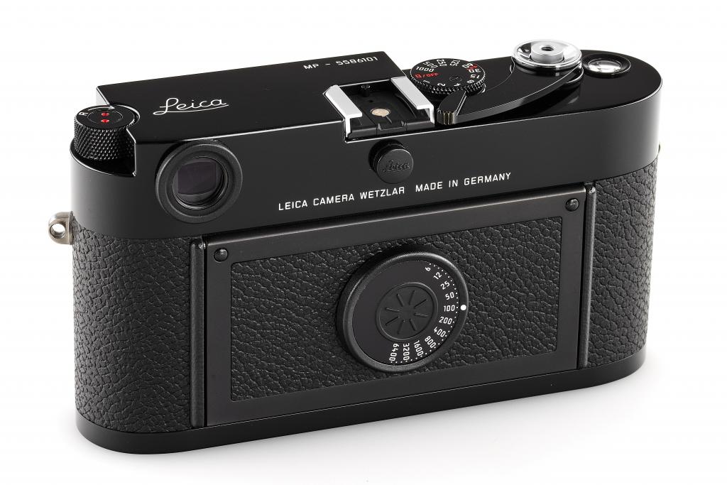 Leica MP (0.72) 10302 Black Paint - like new with one year of guarantee