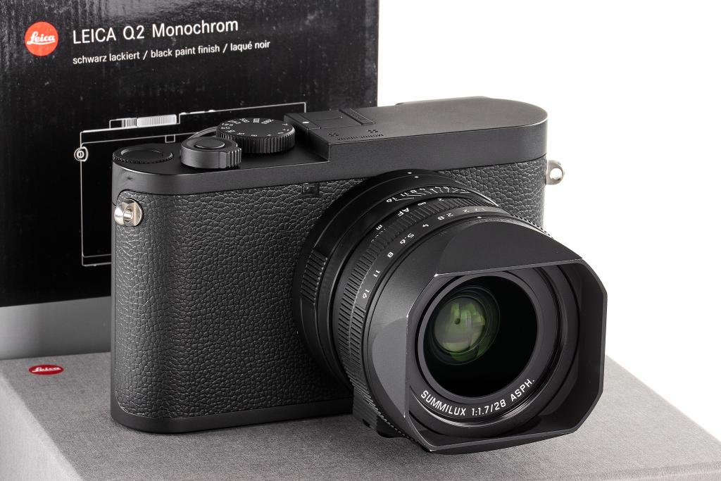 Leica Q2 Monochrome 19055 - in near mint condition with one year of guarantee
