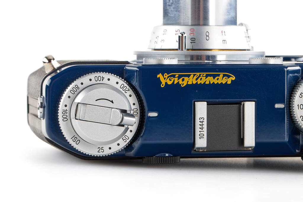Voigtländer Bessa T "Heliar" outfit navy blue