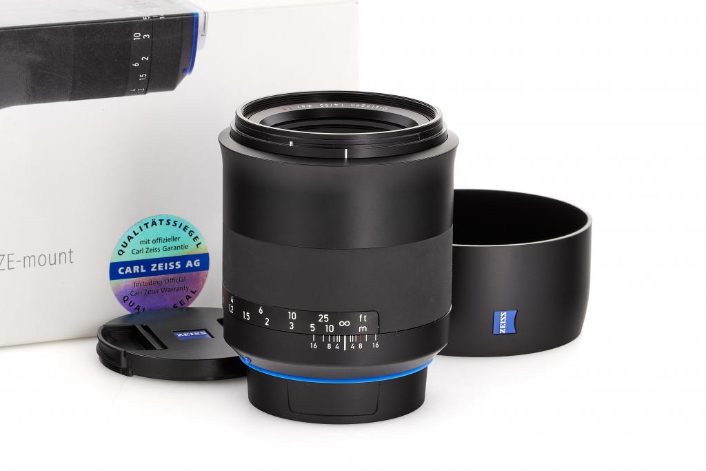 Zeiss Milvus 1:1.4/50mm f. Canon (inkl. Sonnenblende) Zeiss Milvus 1:1.4/50mm f. Canon (inkl. Sonnenblende)