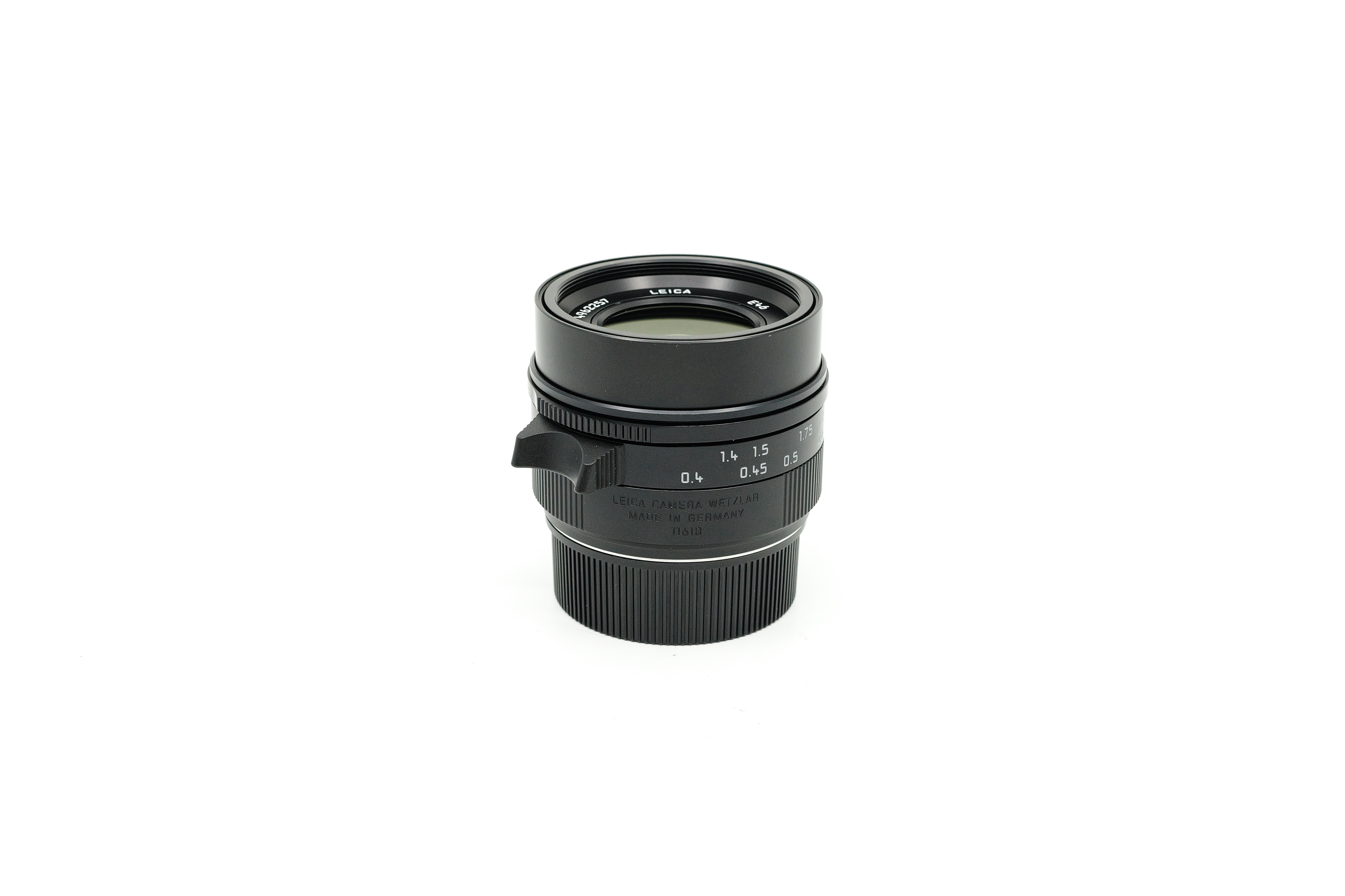 SUMMICRON-M 1:2/28 ASPH, black. "Demo Version"