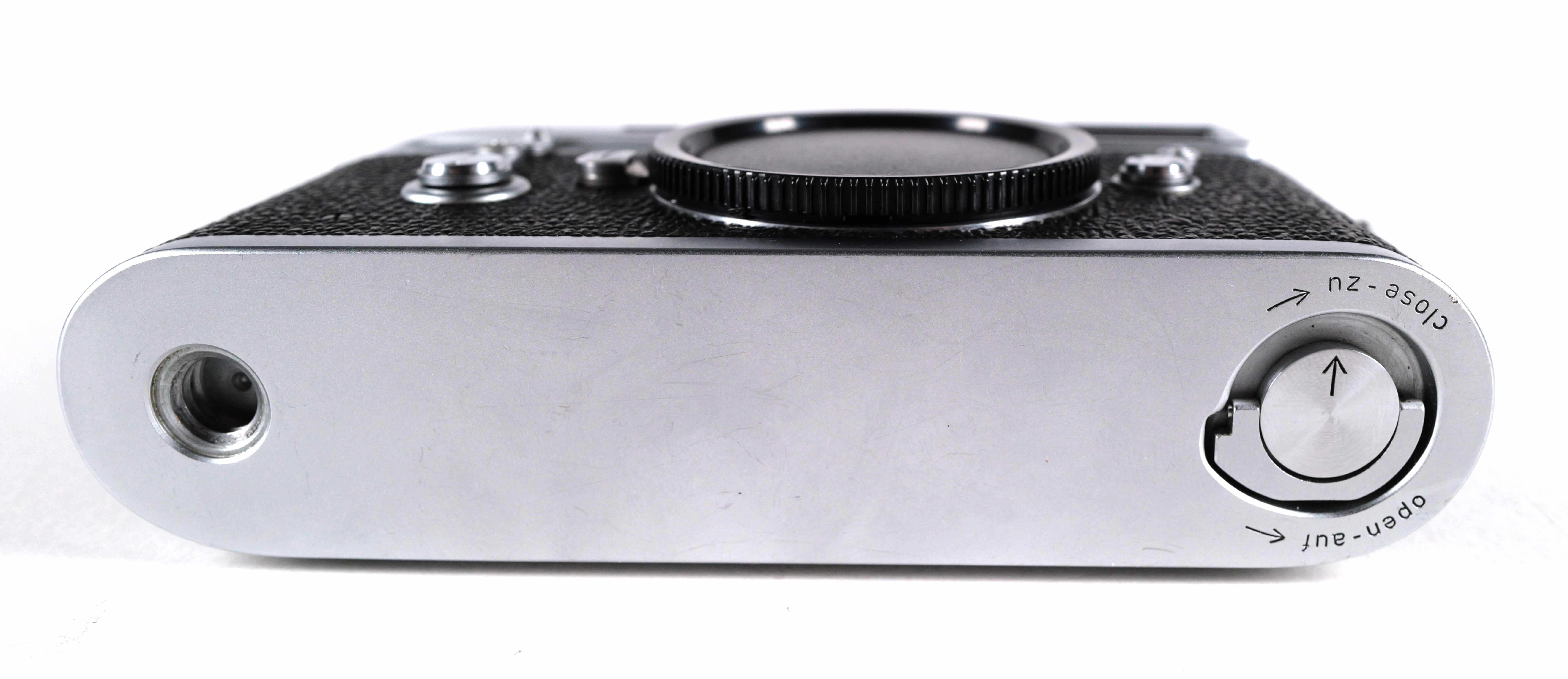 Leica M2, silver-chrome finish