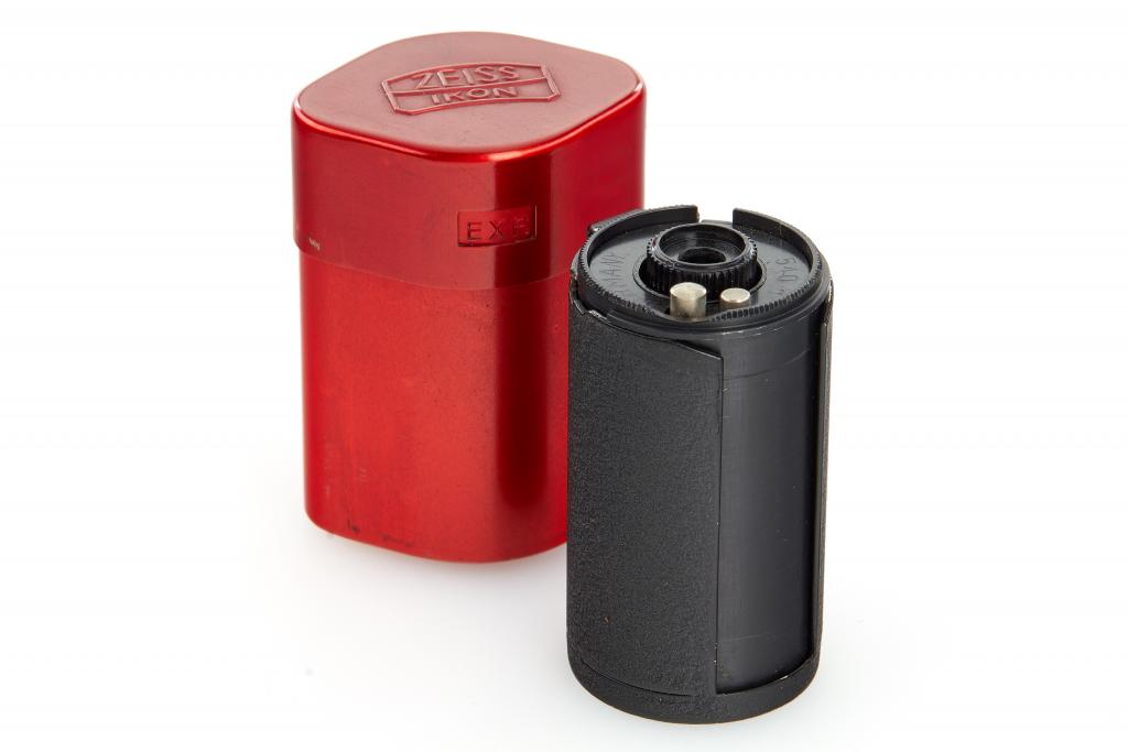 Zeiss Ikon 540/1 Film Spool red Zeiss Ikon 540/1 Film Spool red