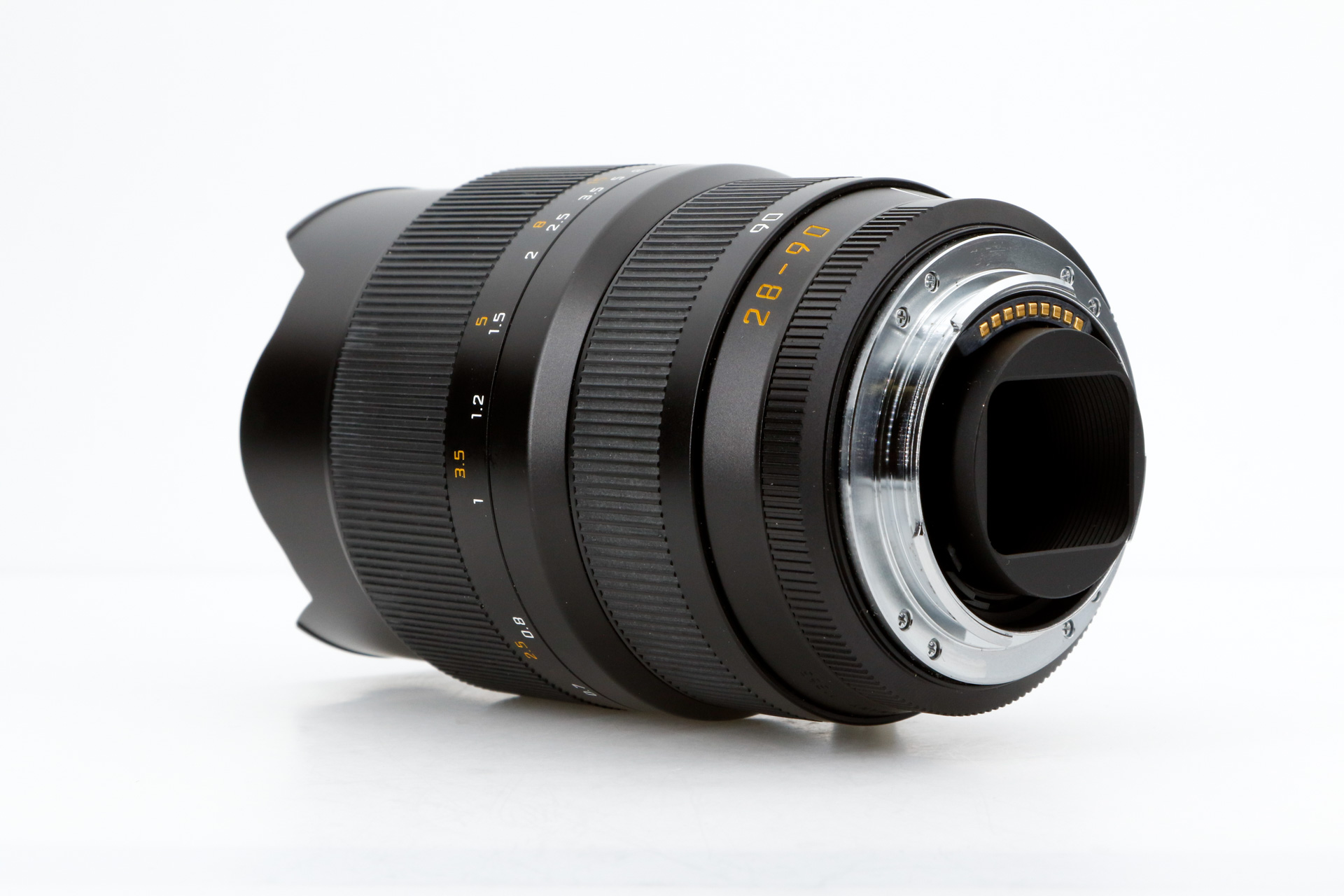 LEICA Vario-Elmarit-R 1:2,8-4,5/28-90mm ASPH. LEICA Vario-Elmarit-R 1:2,8-4,5/28-90mm ASPH.