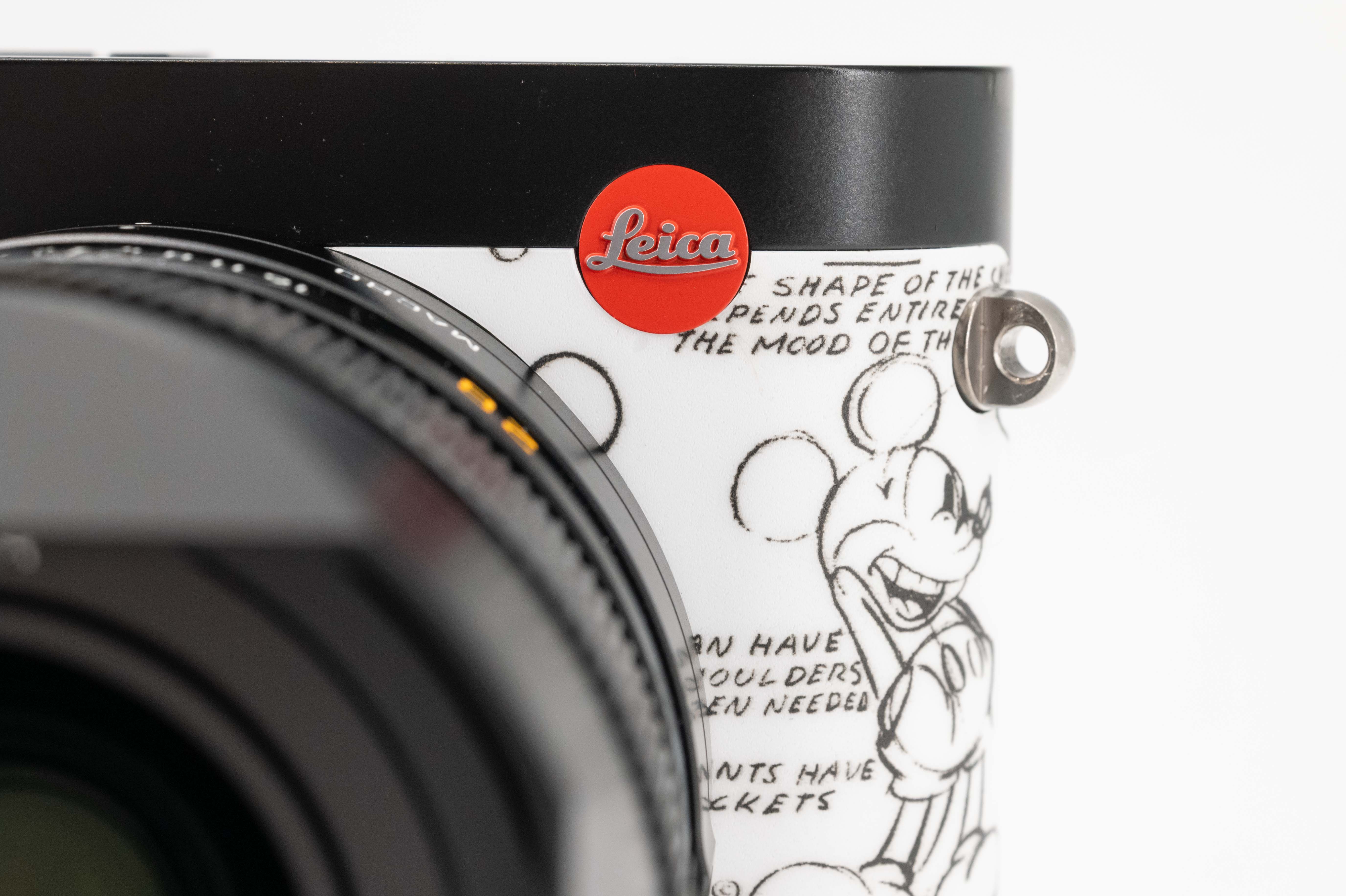 Leica Q2 Disney 100 Years of Wonder Edition 19092