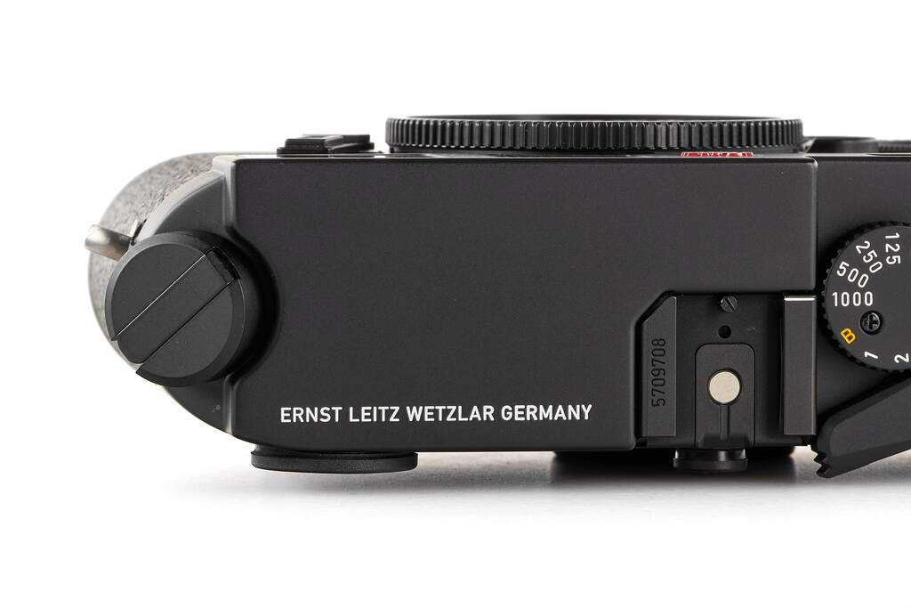 Leica M6 reissued 10557 - like new with 2 year guarantee