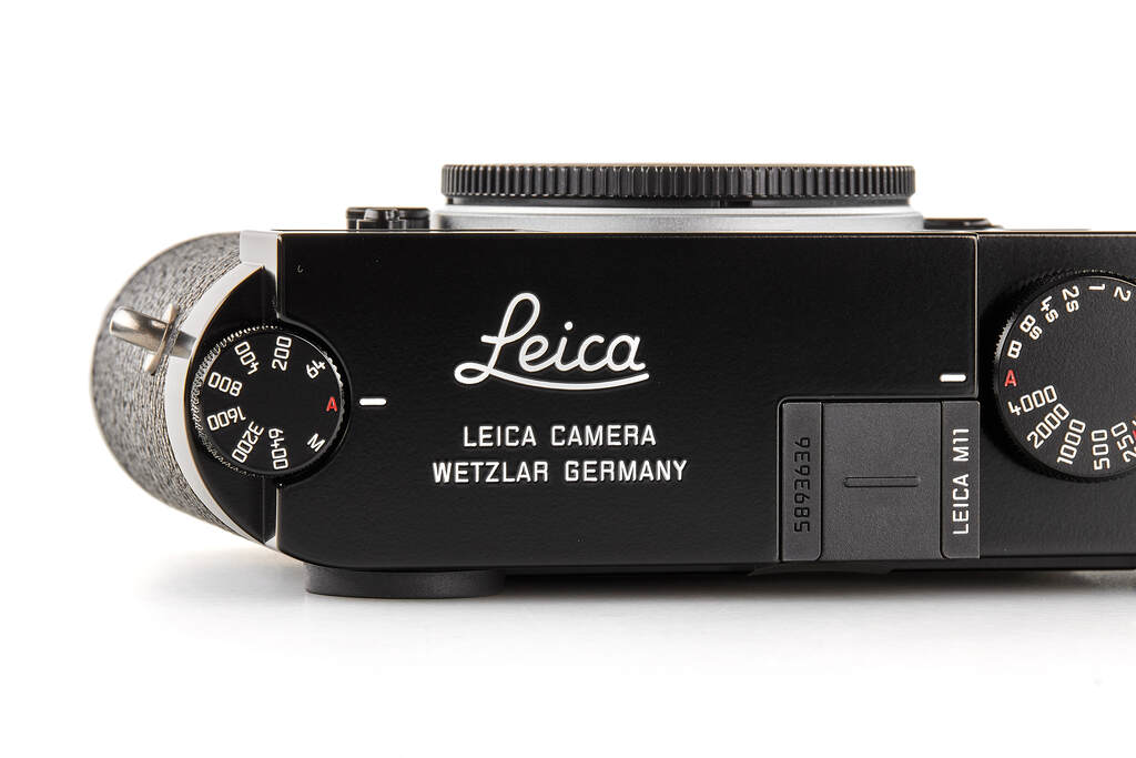 Leica M11 20230 glossy black paint - with 2 years of guarantee
