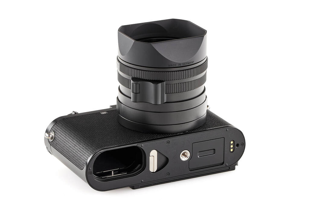 Leica Q3 19080 - like new with one year guarantee