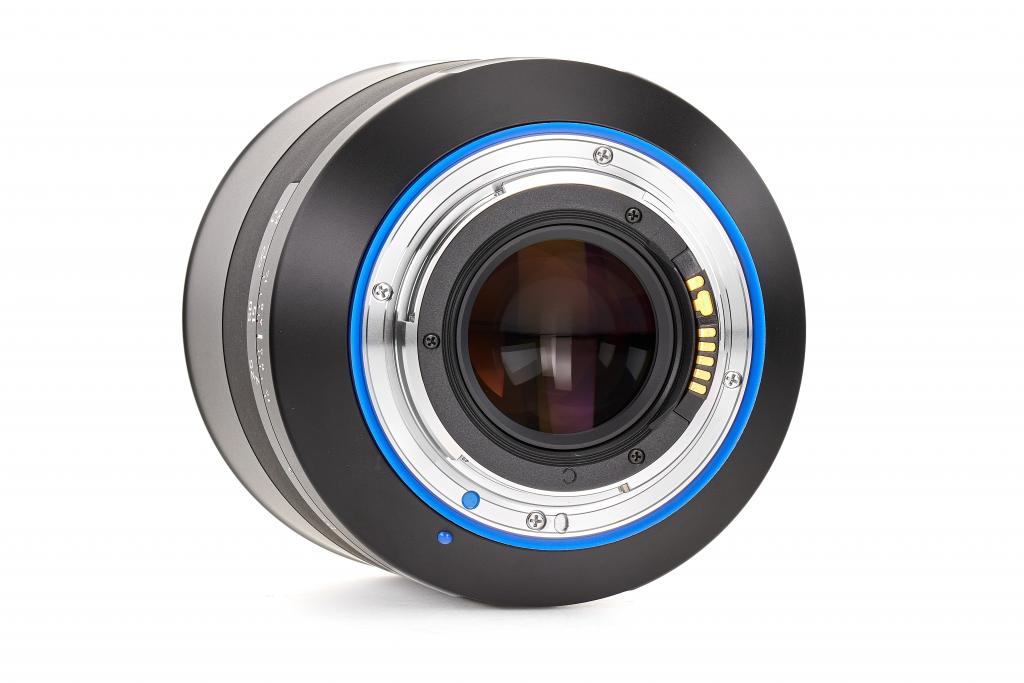 Zeiss Milvus 1:1.4/85mm f. Canon (inkl. Sonnenblende) Zeiss Milvus 1:1.4/85mm f. Canon (inkl. Sonnenblende)