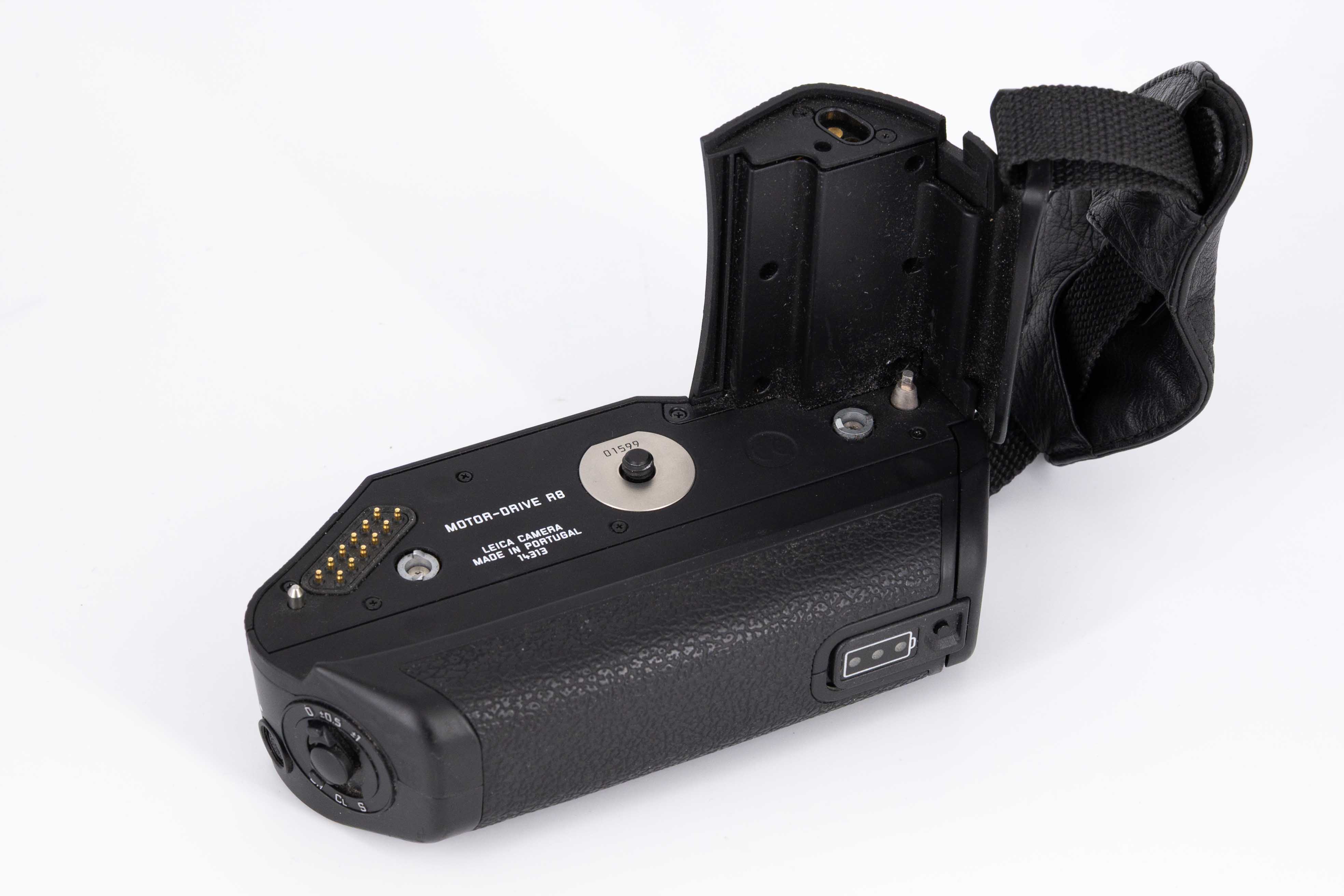 R8, schwarz verchromt