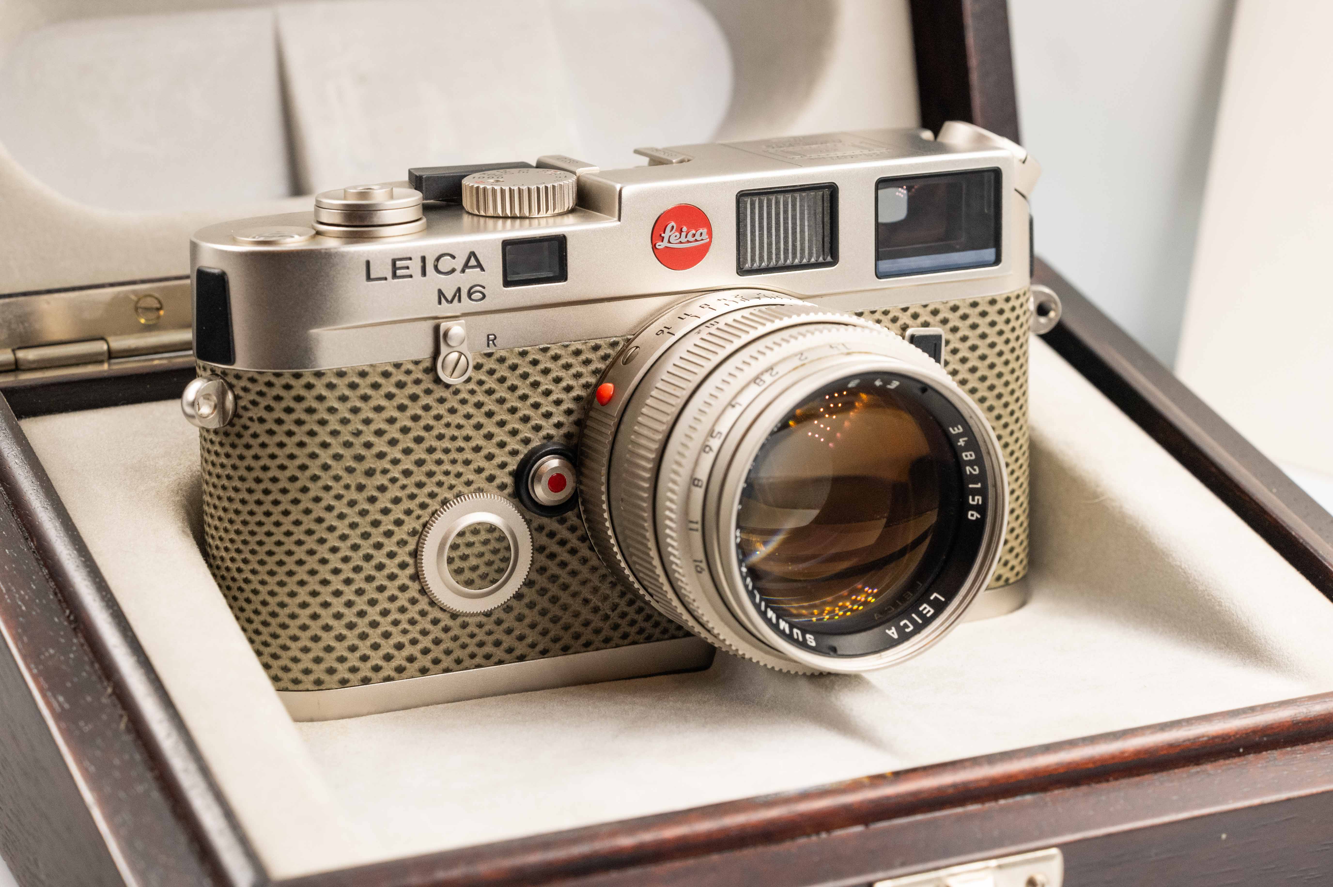 Leica M6 Platinum 150 Jahre Set with Summilux-M 50mm f/1.4 10482