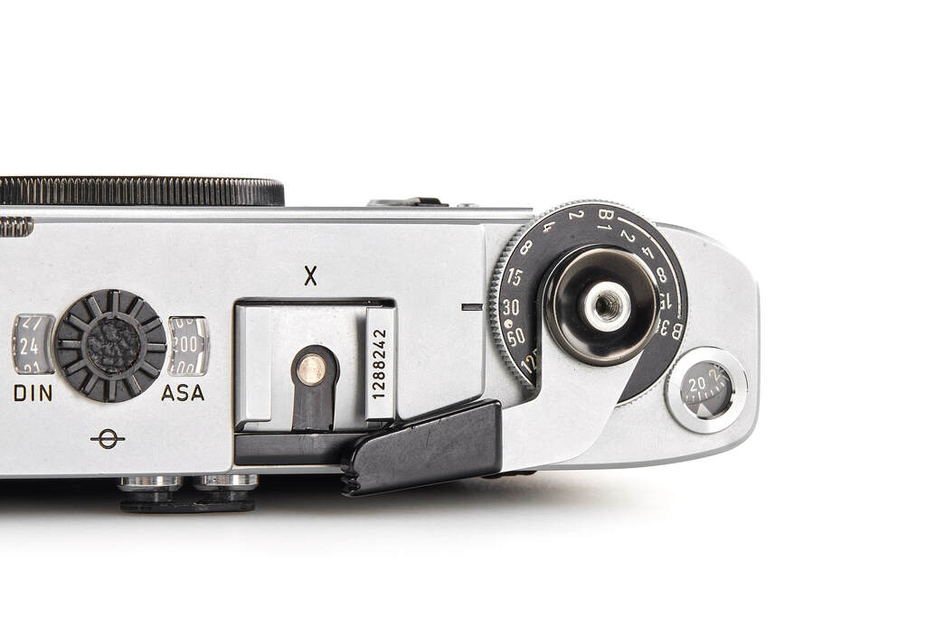 Leica M5 chrome 2-lug