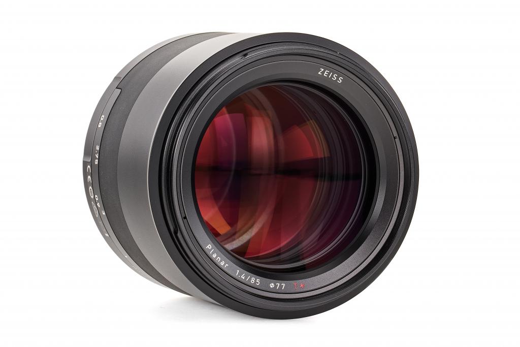Zeiss Milvus 1:1.4/85mm f. Canon (inkl. Sonnenblende) Zeiss Milvus 1:1.4/85mm f. Canon (inkl. Sonnenblende)