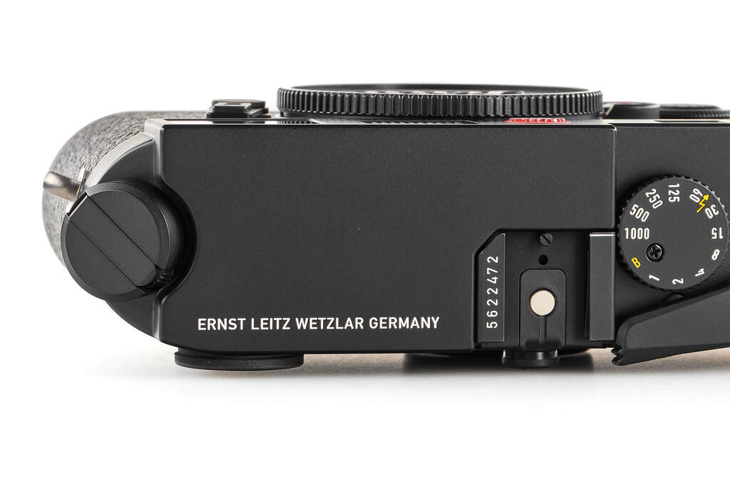 Leica M6 reissued 10557 black  - like new with two year guarantee