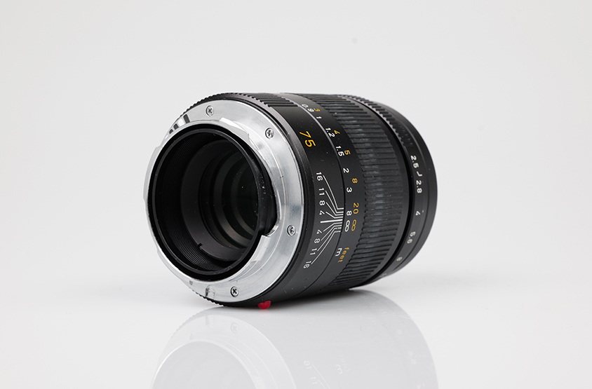 Leica SUMMARIT-M 2.5/75 mm, black anodised.
