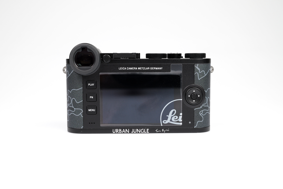 LEICA CL ''URBAN JUNGLE by JEAN PIGOZZI'' LEICA CL ''URBAN JUNGLE by JEAN PIGOZZI''