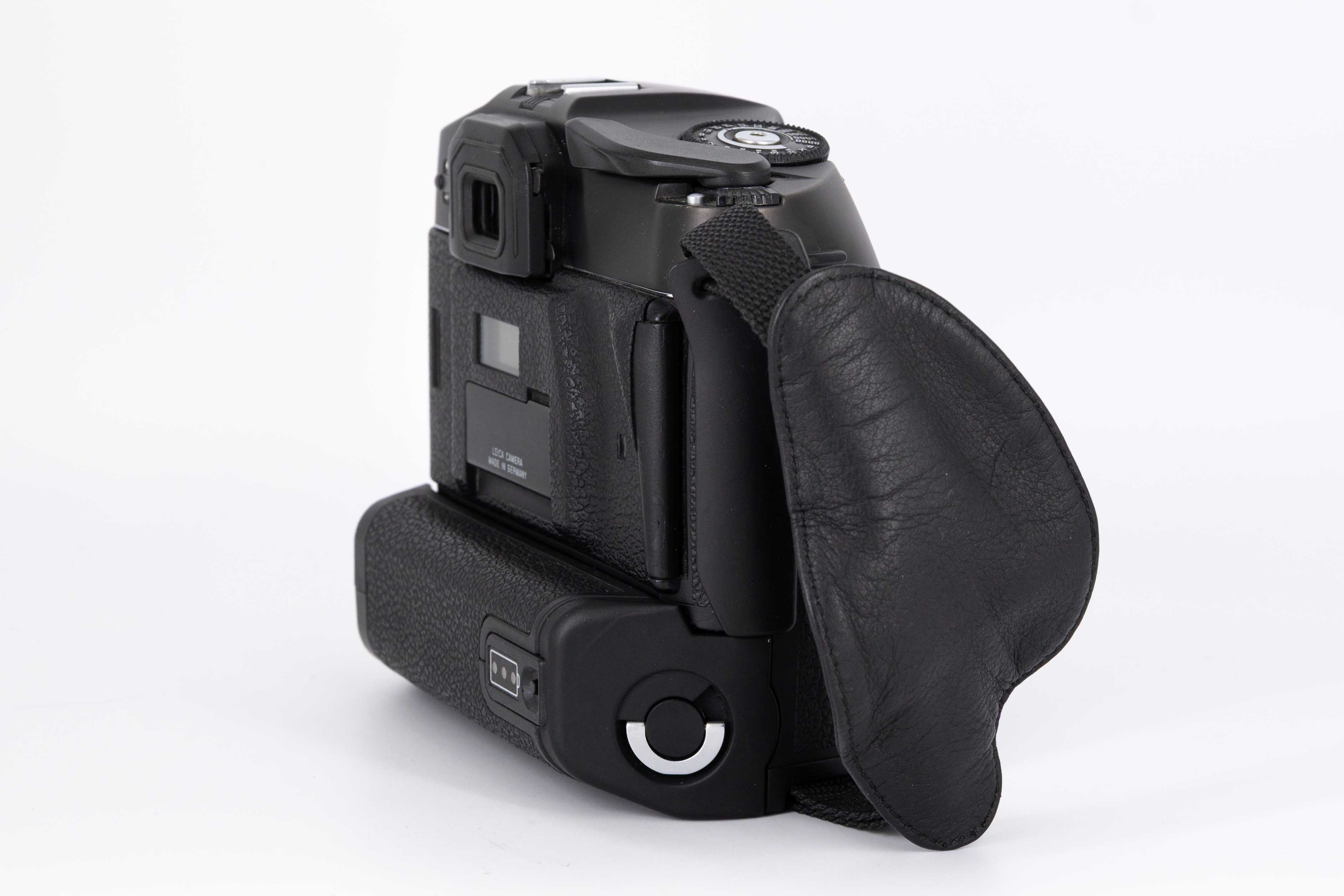 R8, schwarz verchromt