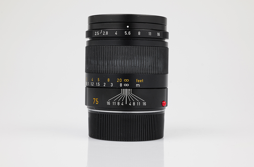 Leica SUMMARIT-M 2.5/75 mm, black anodised.