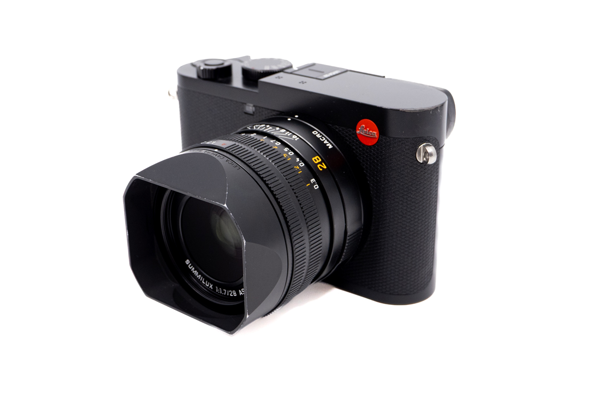 Leica Q2, black.