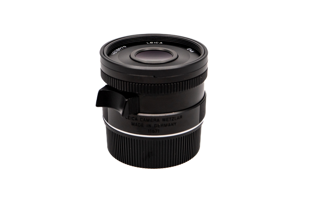 Leica Summarit-M 2.4/35mm, black.