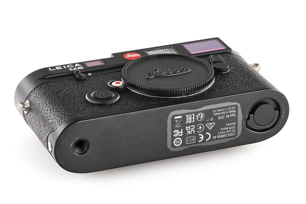 Leica M6 reissued 10557 - like new with 2 years guarantee