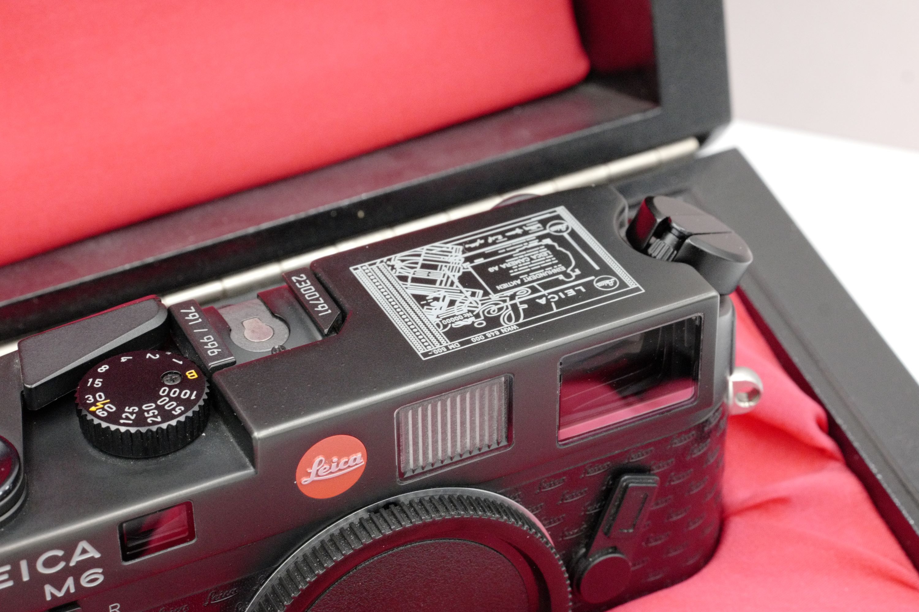 Leica M6 "Ein Stück Leica" Special Edition  Leica M6 "Ein Stück Leica" Special Edition