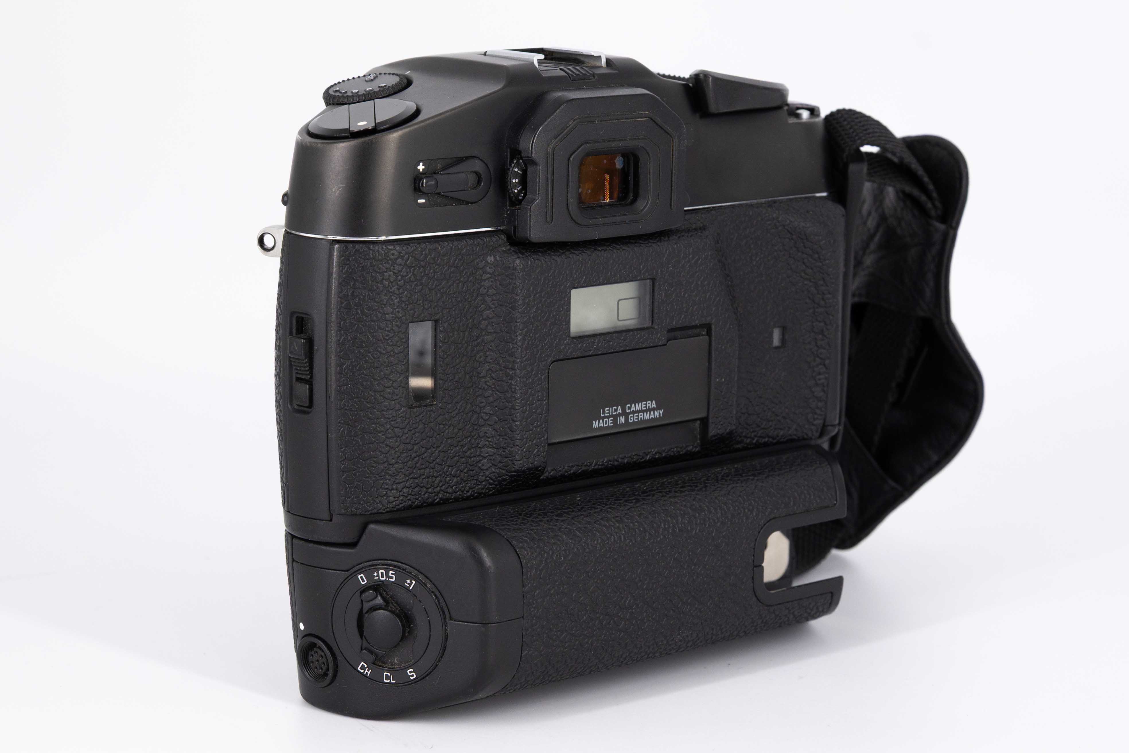 R8, schwarz verchromt