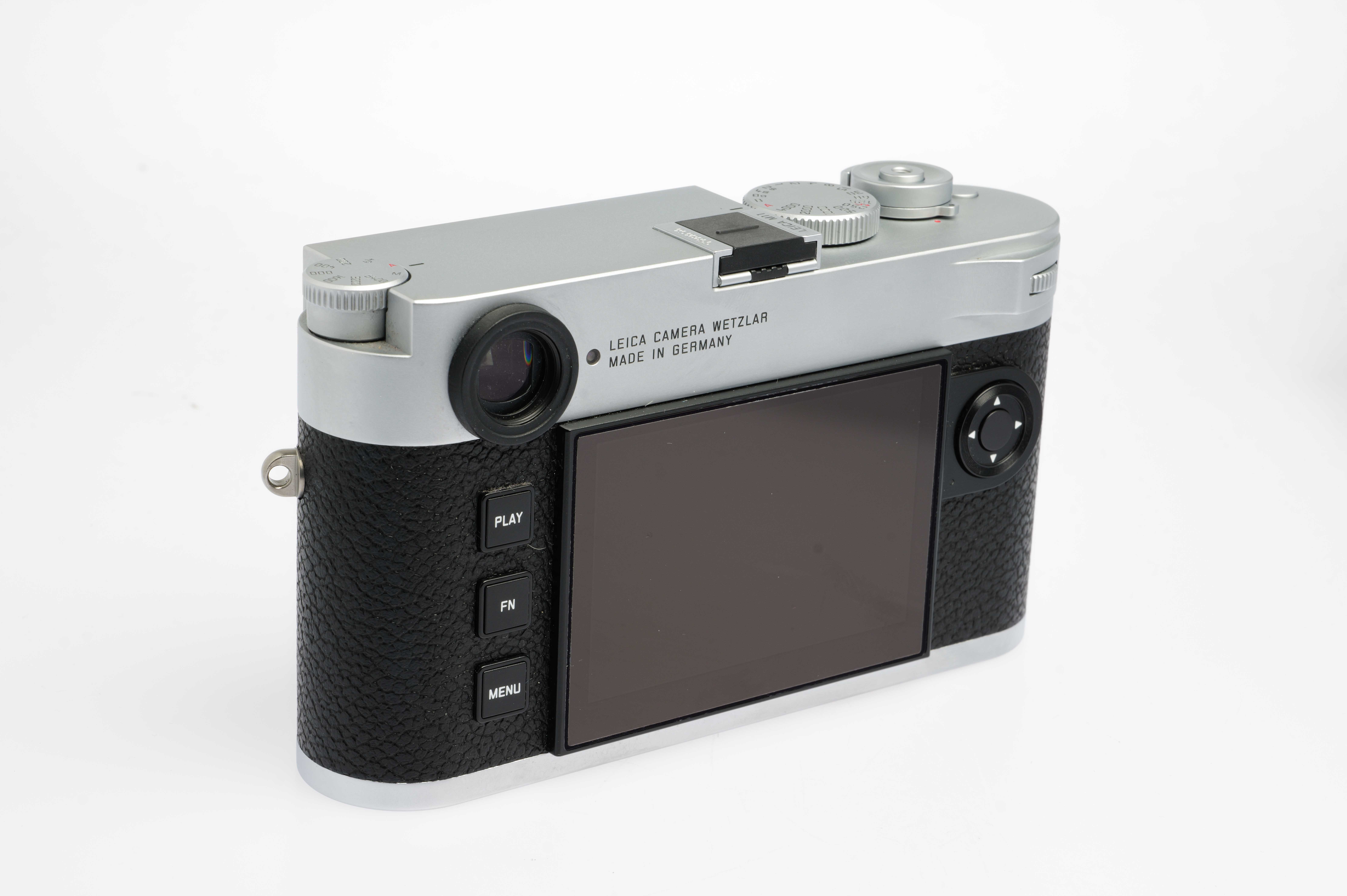 Leica M11, silbern verchromt with original packaging