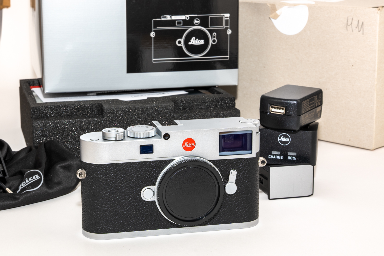 Leica M11 Chrom with 16330 shutter Pictures
