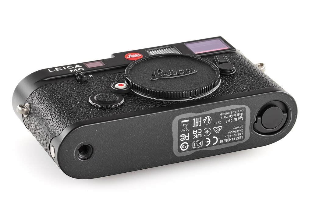 Leica M6 reissued 10557 black  - like new with two year guarantee
