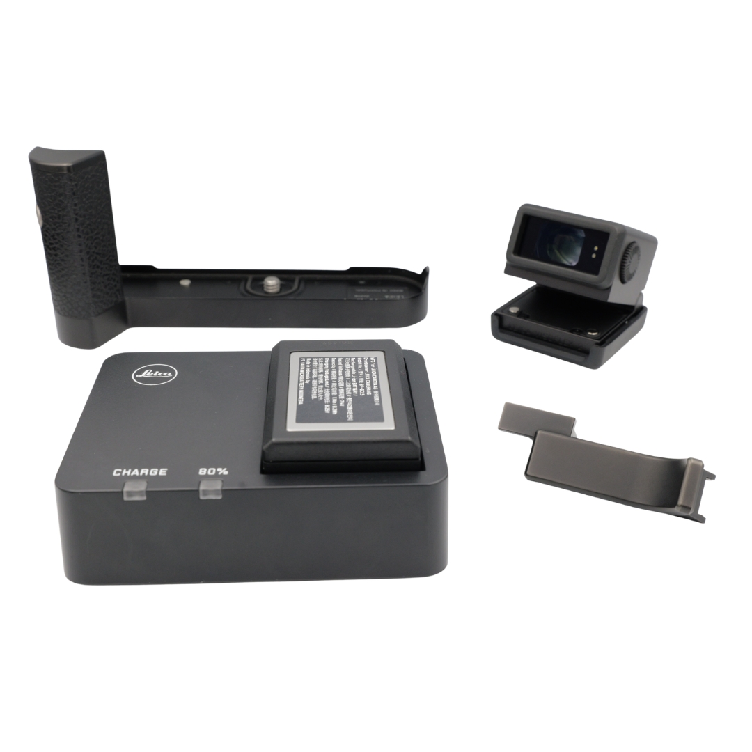 LEICA M10 MONOCHROM, black chrome finish