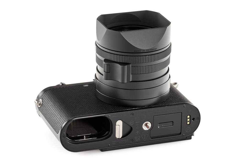 Leica Q3 19080 - like new with one year guarantee