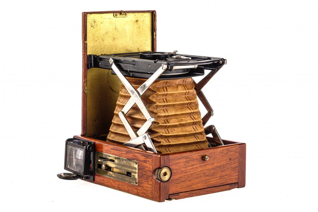 EPT Paris Strut-Folding Tropical Camera