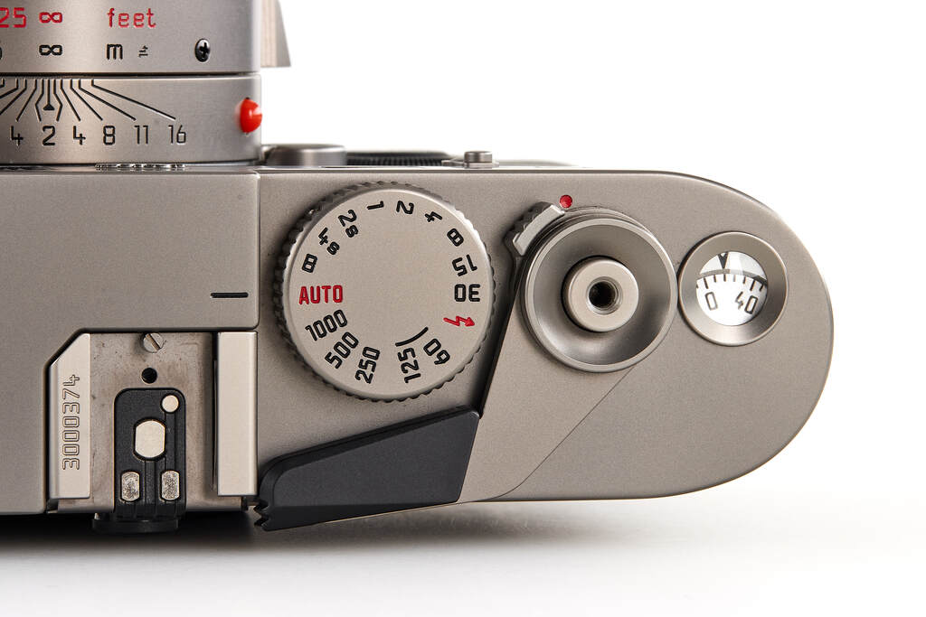 Leica M7 10570 "50 Years of Leica M System" Titan set