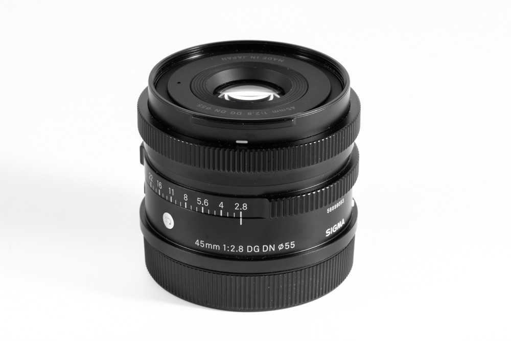 SIGMA 45 mm f2.8 DG DN. SIGMA 45 mm f2.8 DG DN.