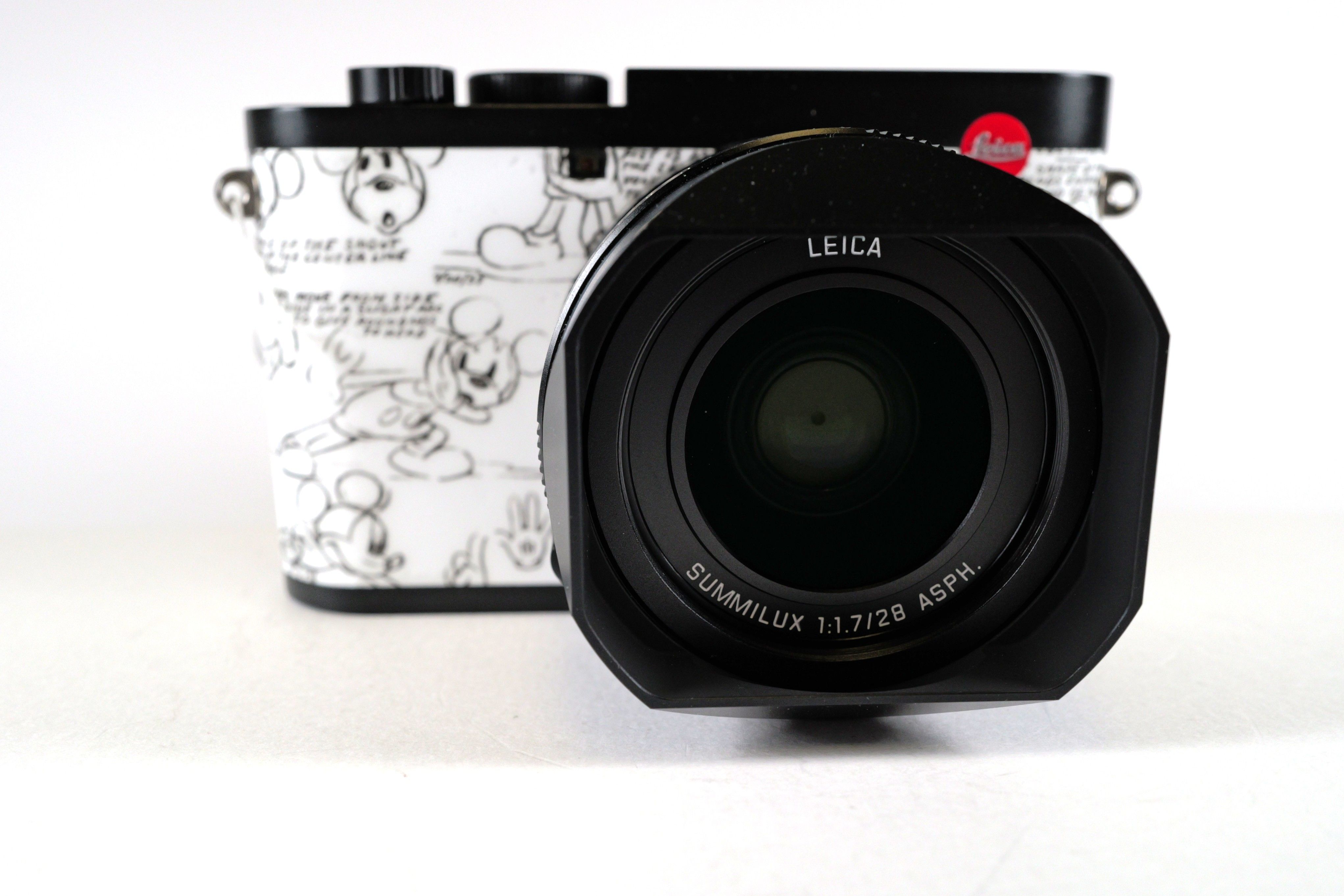 Leica Q2 DISNEY "100 Years of Wonder" (E/U/JP)
