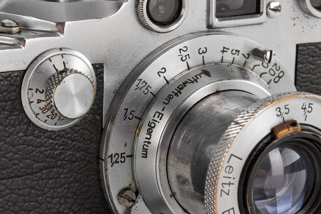 Leica IIIc chrome 'Luftwaffen-Eigentum'
