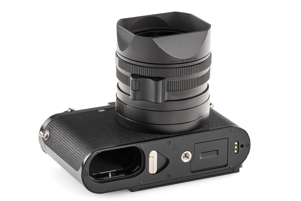 Leica Q3 19080 - like new with one year guarantee