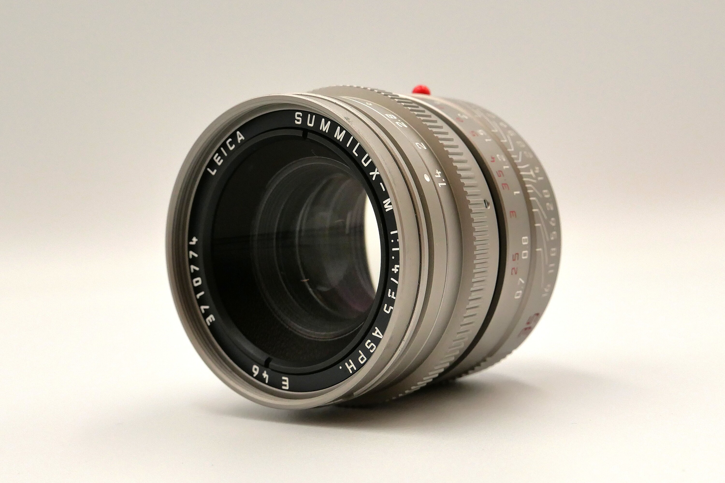 Leica Summilux-M 35mm f1.4 ASPH, Titanium