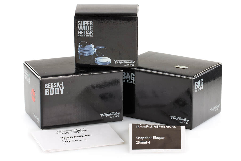 Voigtländer Bessa L outfit black