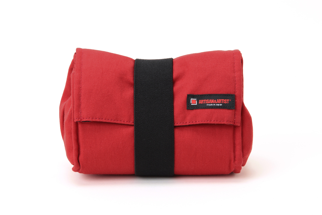 Artisan&Artist Canvas camera pouch ACAM 76 RED Artisan&Artist Canvas camera pouch ACAM 76 RED