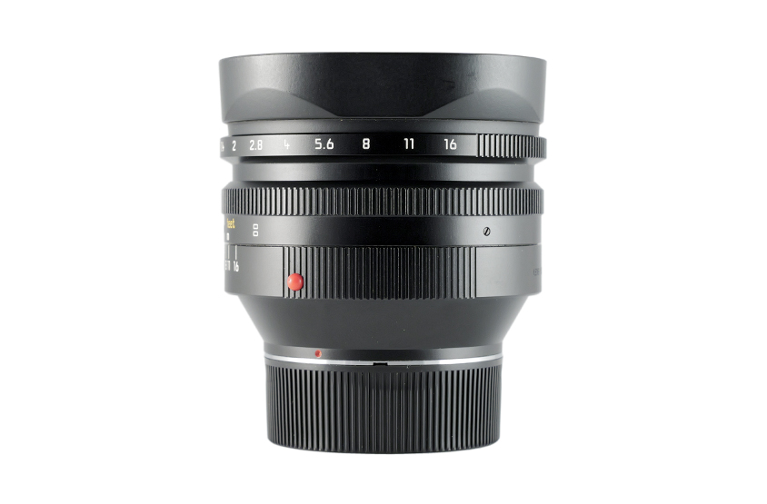 Leica Noctilux-M 1:1/50 m. Sliding lens hood 6bit 11822
