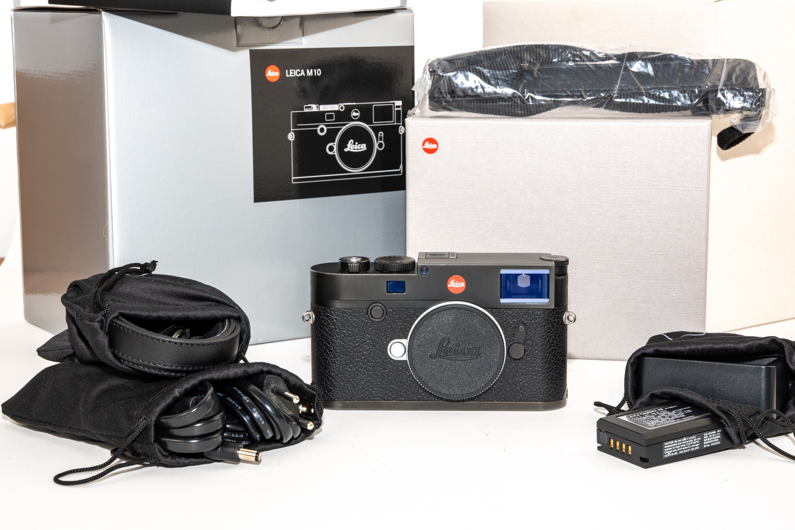 Leica M10, black chrome finish 30160 Pictures