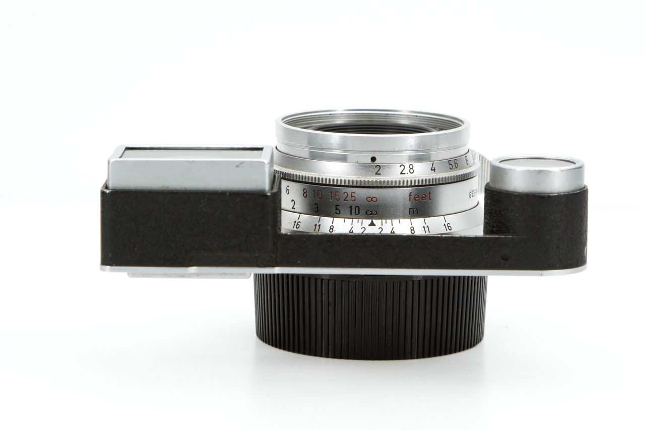 LEICA Summicron-M 2/35 with glasses