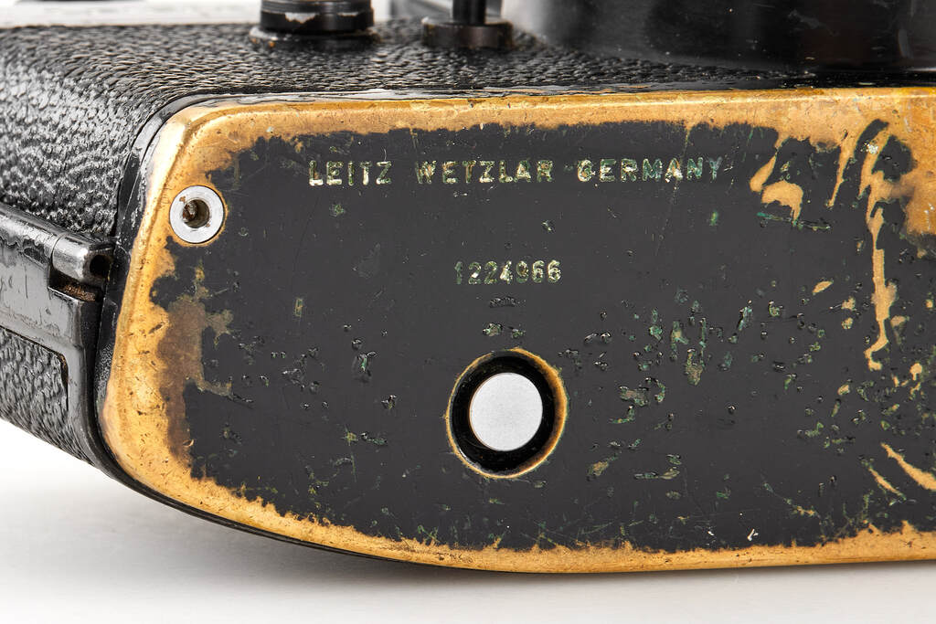 Leicaflex SL black paint outfit